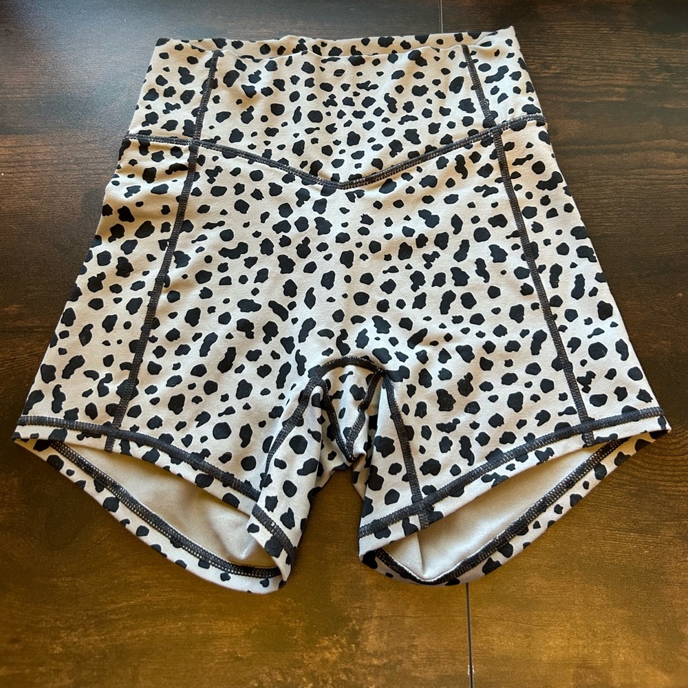 Balance athletica xs shorts leopard print